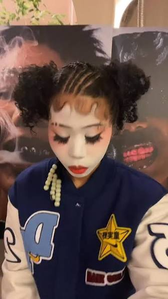 Sukii Baby in white face paint styled after ohaguro-era shiro-nuri, with blackened teeth